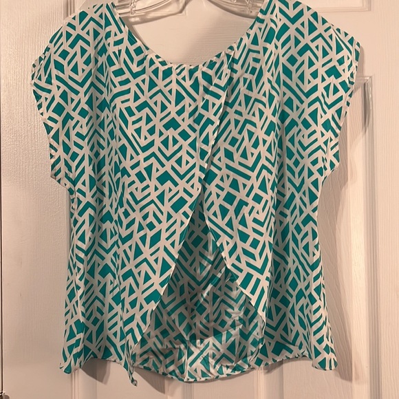 NWT ALICE & TRIXIE Sleeveless Silk Top - Size Medium - Picture 3 of 4